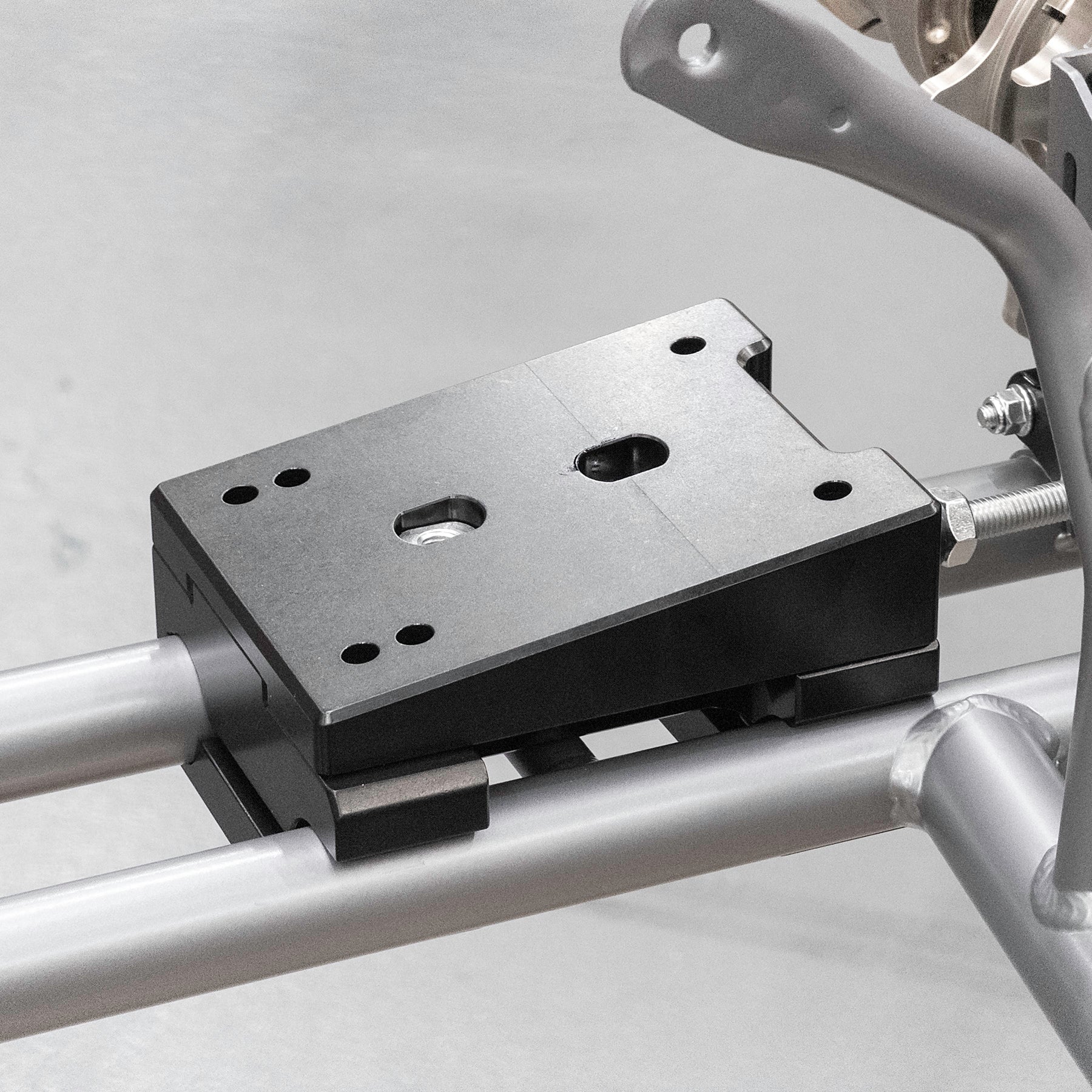 Kartech Engine Mount Slide Angled Complete - *Now Also Suits KR*